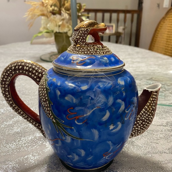 MORIAGE PORCELAIN DRAGON TEA POT - Picture 3 of 7